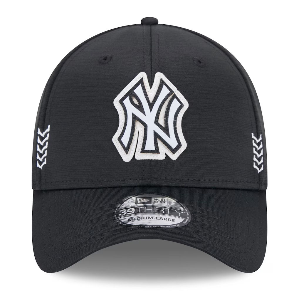 2662-New-York-Yankees-New-Era-2024-Clubhouse-39THIRTY-Flex-Hat-Black-2.jpg New York Yankees New Era 2024 Clubhouse 39THIRTY Flex Hat - Black