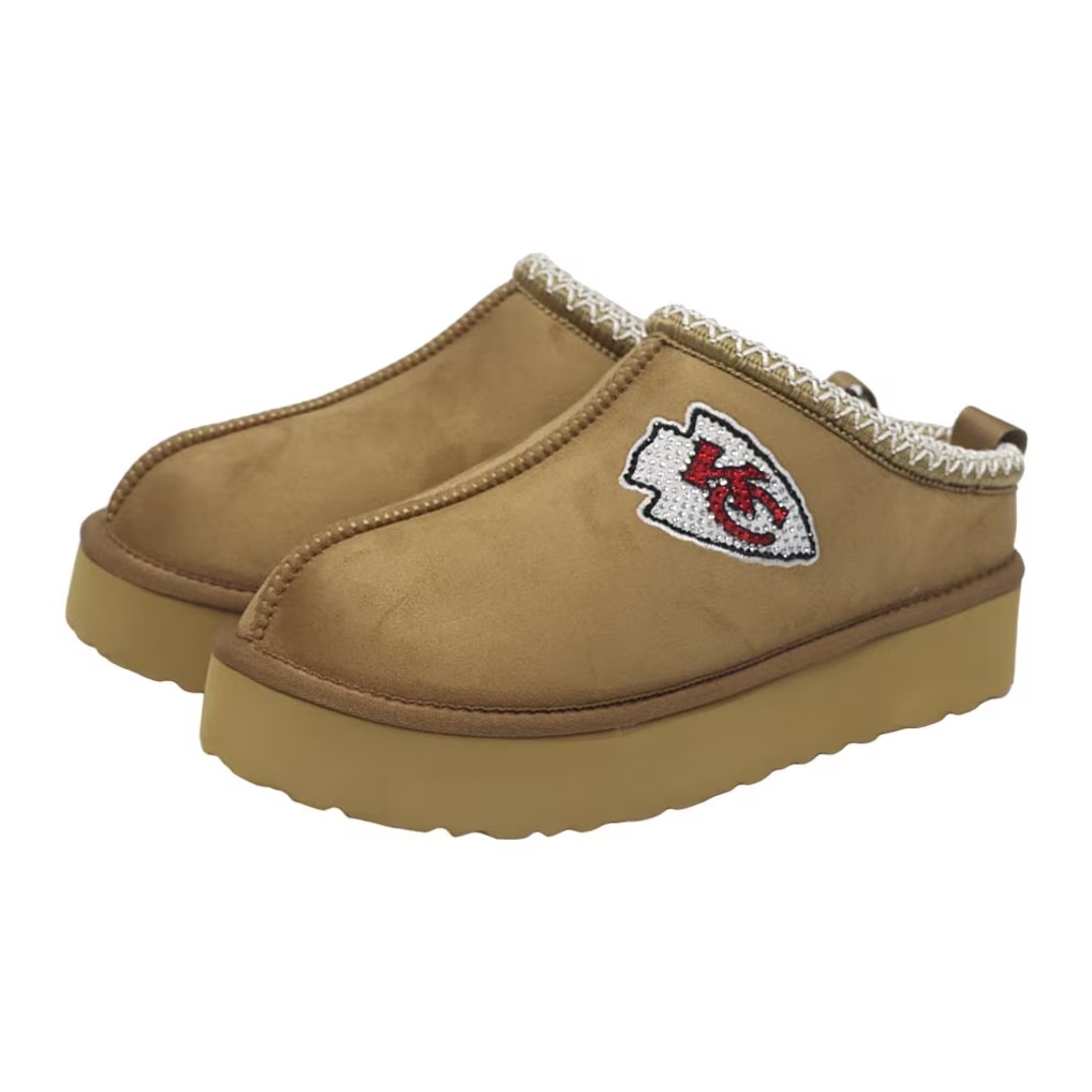 Kansas City Chiefs Cuce Women's Chestnut Slip On Boots with Crystal Logo - Tan